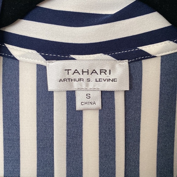 Tahari sleeveless tie front blouse size small - Picture 3 of 6